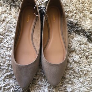 NWT beige/tan faux suede pointy toe flats